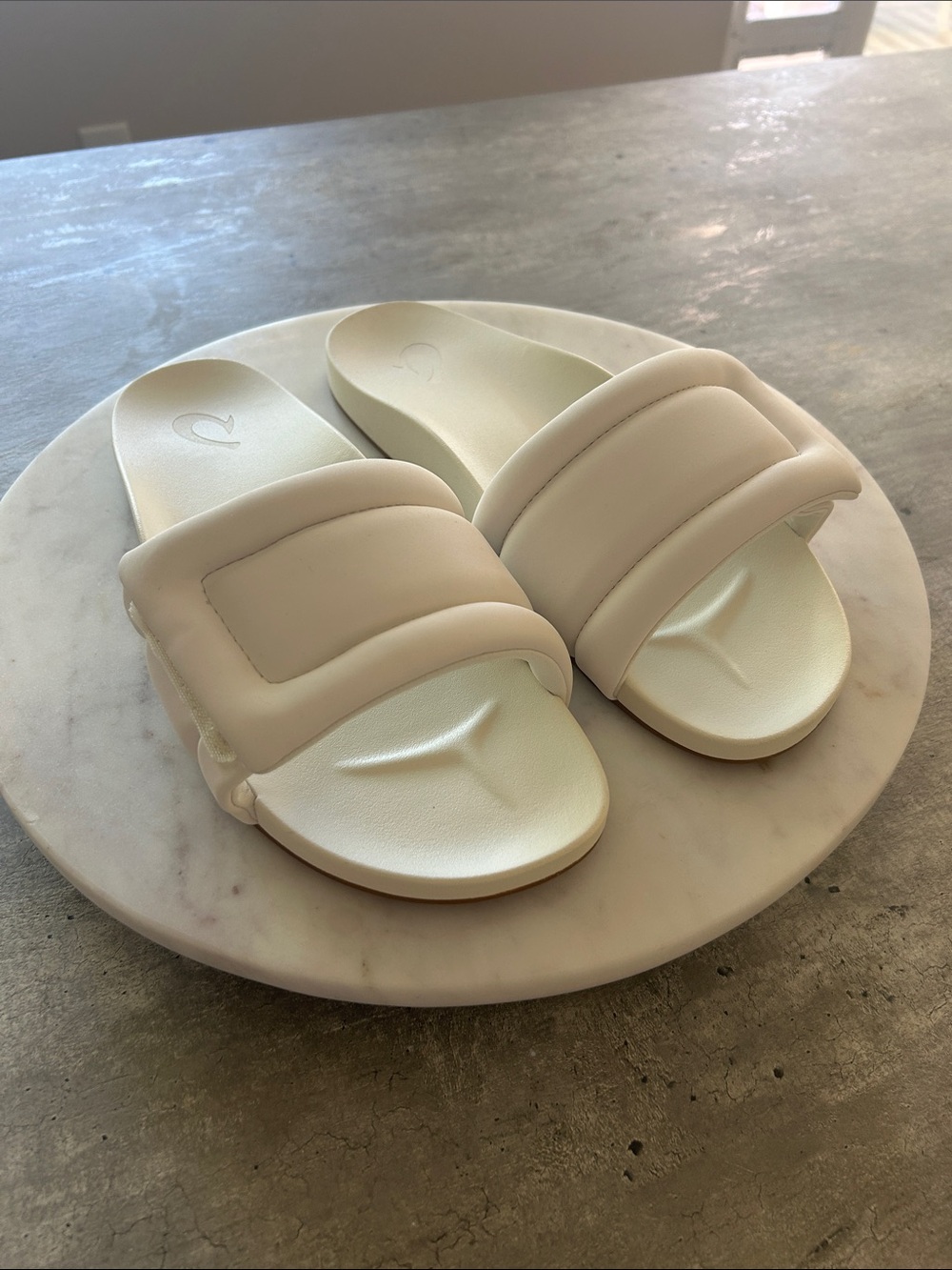 OluKai White Padded Slide Sandals Women’s size10
